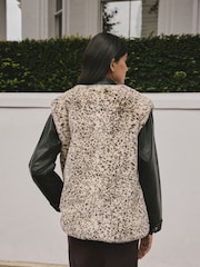 Animal Print - Weste aus Fellimitat - Bild 3 von 9