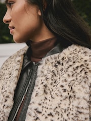 Animal Print - Weste aus Fellimitat - Bild 5 von 9