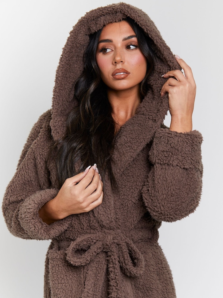 Loungeable Brown Chunky Sherpa Hooded Midi Dressing Gown - Image 5 of 5 Loungeable Brown Chunky Sherpa Hooded Midi Dressing Gown - Image 5 of 5