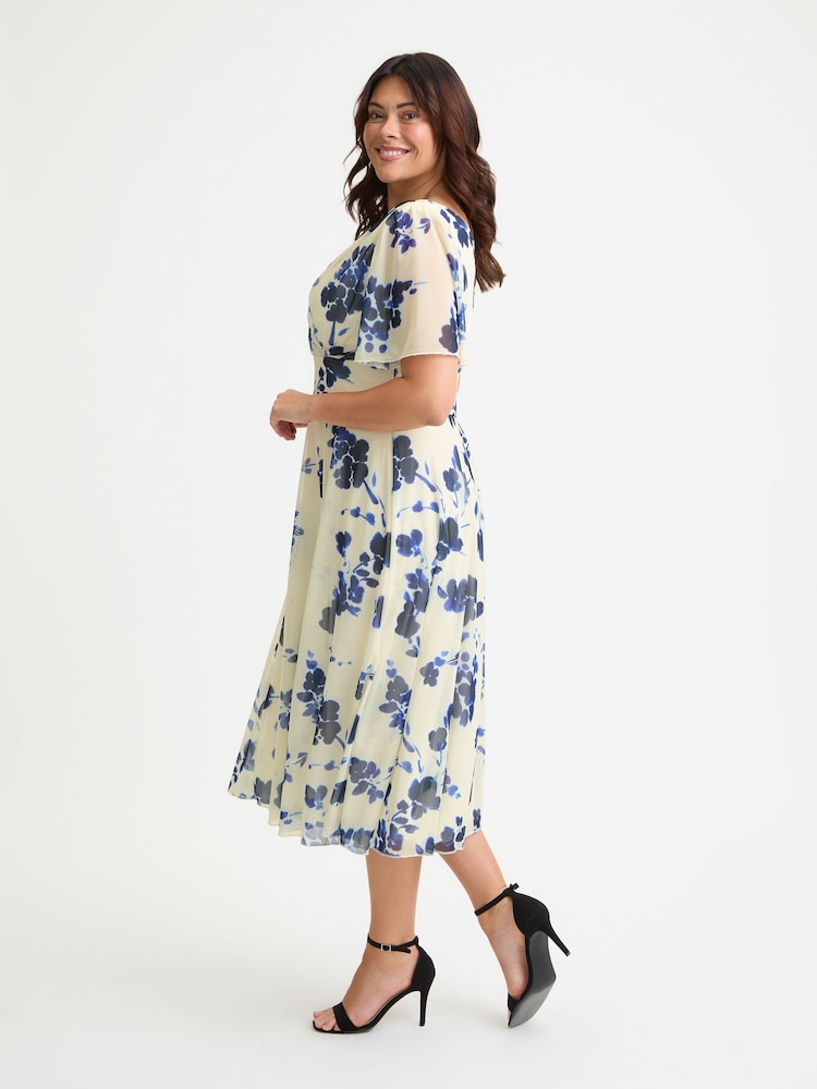 cream blue - Vestido largo a media pierna de malla con mangas de ángel Victoria de Scarlett & Jo - Imagen 2 de 4 cream blue - Vestido largo a media pierna de malla con mangas de ángel Victoria de Scarlett & Jo - Imagen 2 de 4