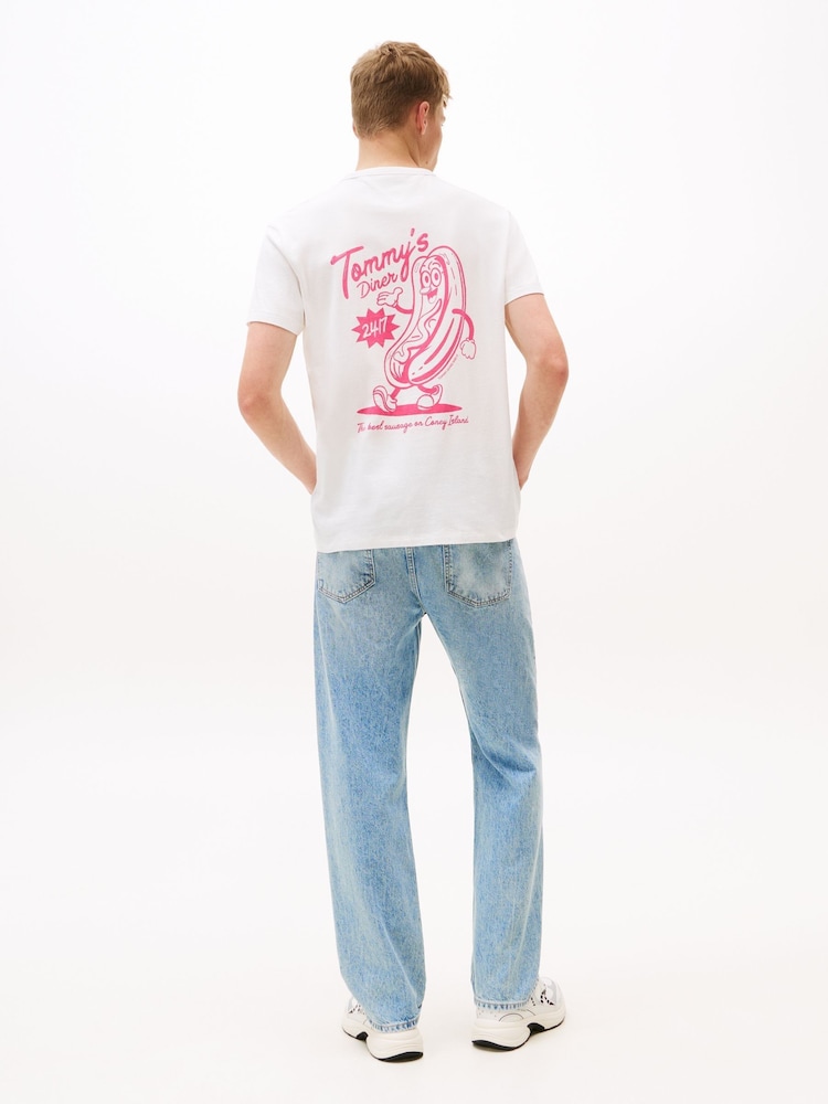 أبيض - Tommy Jeans Back Graphic Print Crew Neck T-Shirt - صورة 2 من 5