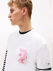 أبيض - Tommy Jeans Back Graphic Print Crew Neck T-Shirt - صورة 4 من 5