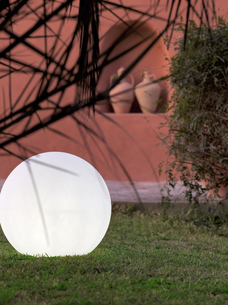 New Garden White Outdoor Buly Lighted Ball 40cm Solar Charging with Rechargeable Battery - Image 2 of 4