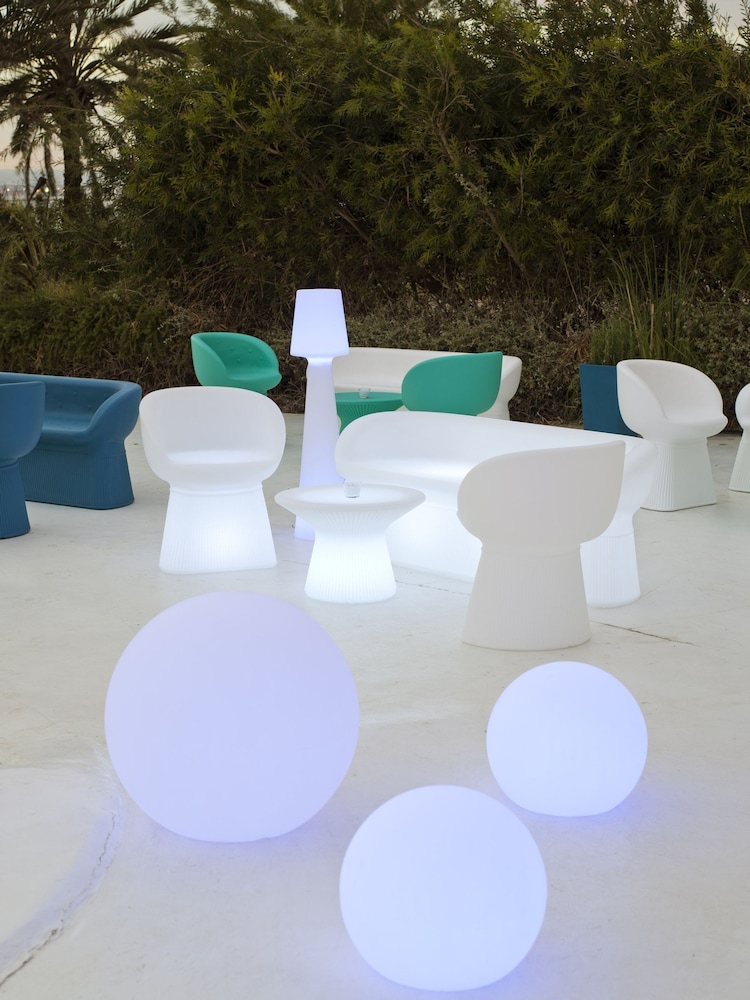 New Garden White Outdoor Buly Lighted Ball 60cm Solar Charging with Rechargeable Battery - Image 6 of 6 New Garden White Outdoor Buly Lighted Ball 60cm Solar Charging with Rechargeable Battery - Image 6 of 6