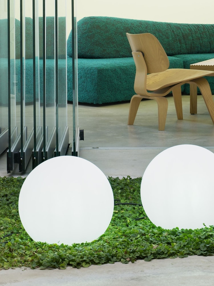 New Garden White Outdoor Buly Lighted Ball 40cm with Cable - Image 5 of 5