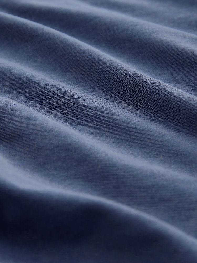 כחול דהוי - שמלת ג'רזי בגזרת חולצת טי/סרונג עם קשירה - תמונה 7 מתוך 7 כחול דהוי - שמלת ג'רזי בגזרת חולצת טי/סרונג עם קשירה - תמונה 7 מתוך 7