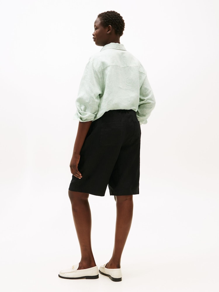 Tommy Hilfiger Black Curve Linen Blend Slim Tailored Shorts - Image 2 of 5