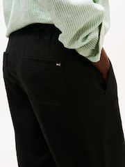 Tommy Hilfiger Black Curve Linen Blend Slim Tailored Shorts - Image 4 of 5