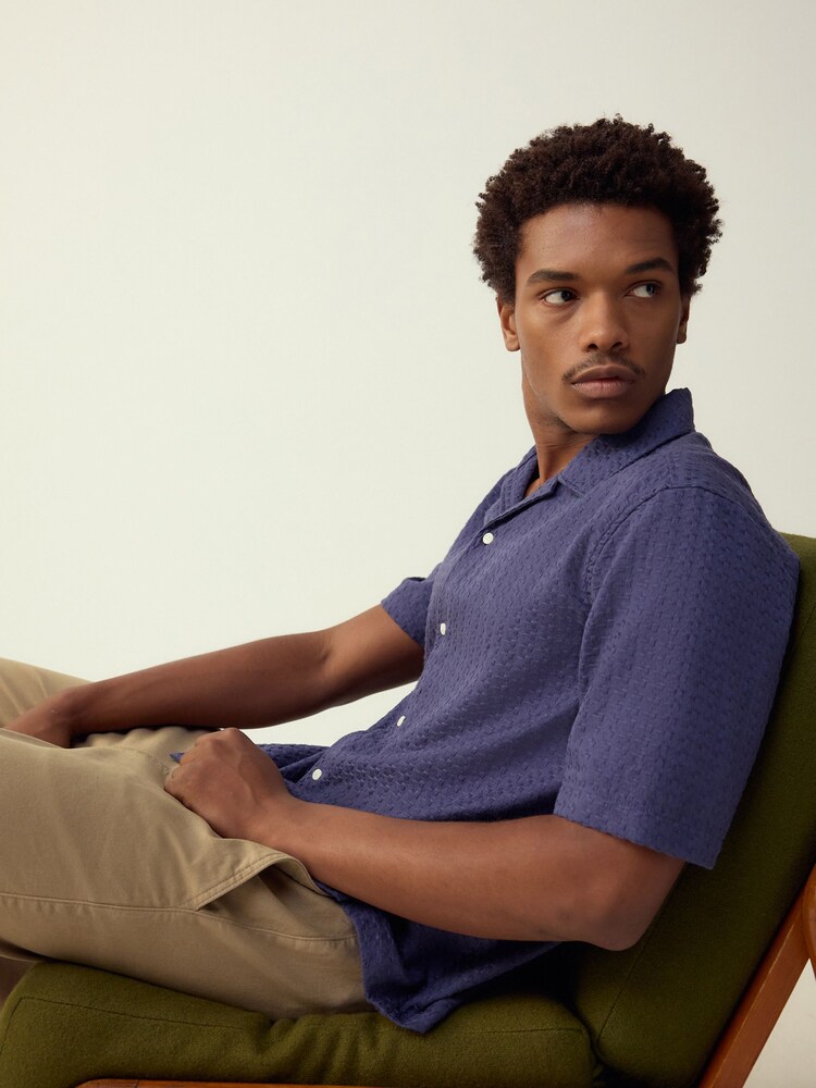 أزرق - قميص بكم قصير مزركش - صورة 1 من 8 أزرق - قميص بكم قصير مزركش - صورة 1 من 8