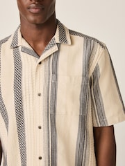 Monochromatyczny - Stripe Textured Short Sleeve Shirt - Obraz 2 z 5