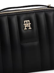 Negro - Tommy Hilfiger Monogram Quilted Camera Bag - Imagen 3 de 5