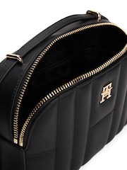 Negro - Tommy Hilfiger Monogram Quilted Camera Bag - Imagen 4 de 5