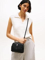 Negro - Tommy Hilfiger Monogram Quilted Camera Bag - Imagen 5 de 5