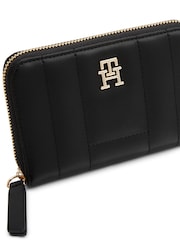 Preto - Tommy Hilfiger Monogram Flag Quilted Zip-Around Purses - Imagem 4 de 4