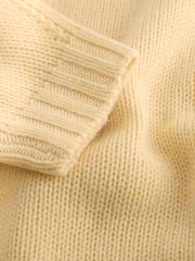 Butter Yellow 100% Lambswool N.Premium V-Neck Jumper - Image 7 of 8
