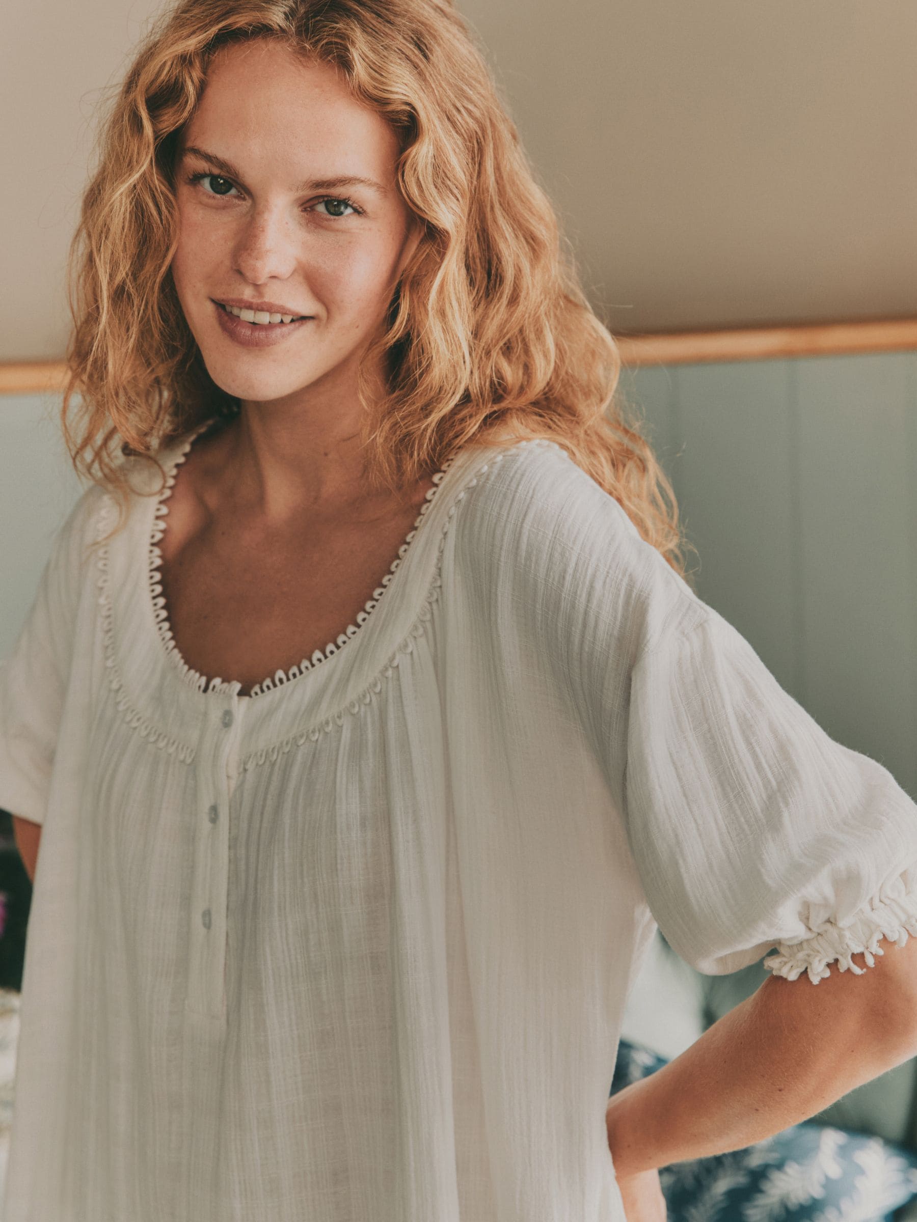 LAURA ASHLEY 32センチ　白 Buy Laura Ashley White Midi Textured Cotton Double Cloth Nightie