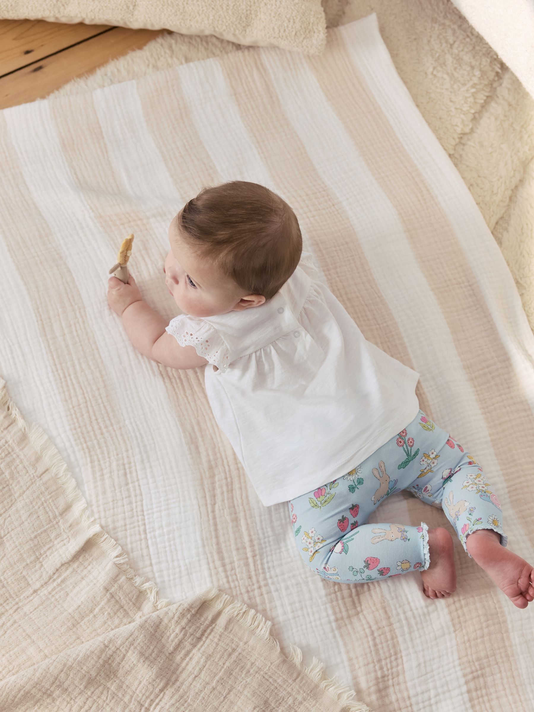 Cumpără Cu model zâne ecru - Short Sleeve Baby Top and Leggings 2