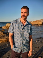 FatFace Short Sleeve Geometric Doodle Pattern Shirt - Imagen 1 de 7