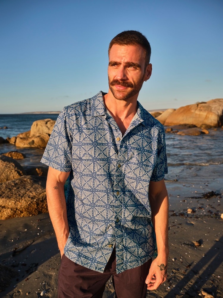 FatFace Short Sleeve Geometric Doodle Pattern Shirt - Imagen 1 de 7