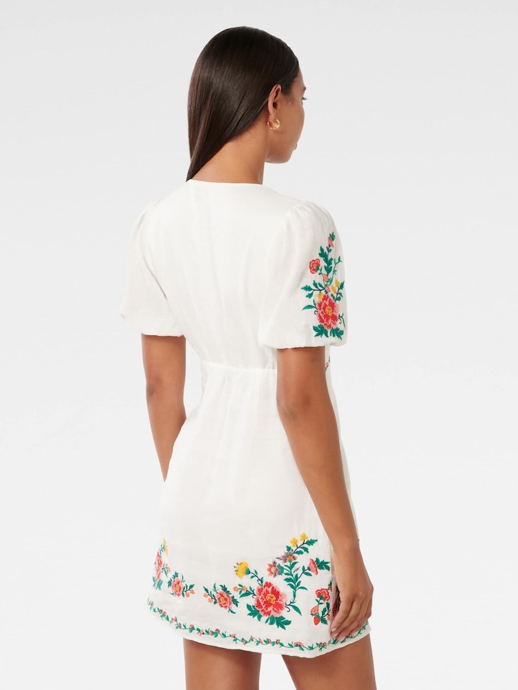 Forever New Pure Linen Veanne Embroidered Tea Mini Dress - Bild 2 von 5 Forever New Pure Linen Veanne Embroidered Tea Mini Dress - Bild 2 von 5