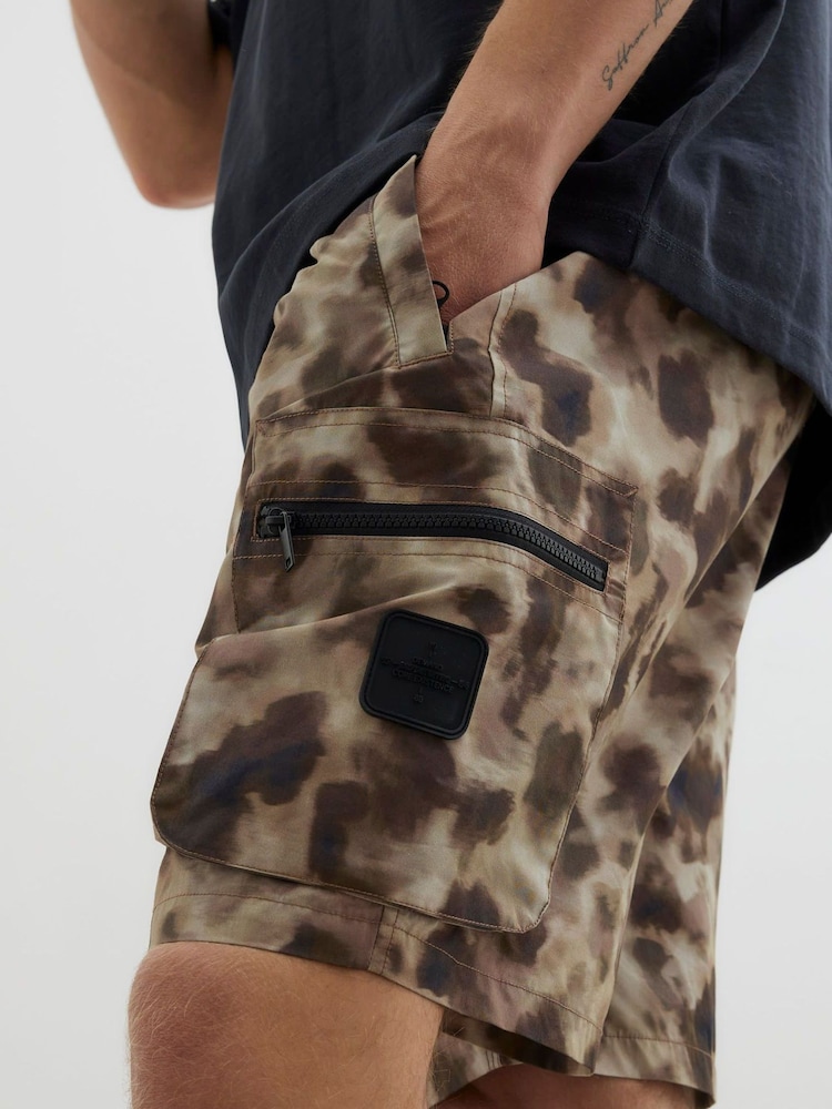 River Island Loose Fit Camouflage Cargo Shorts - Изображение 4 из 4