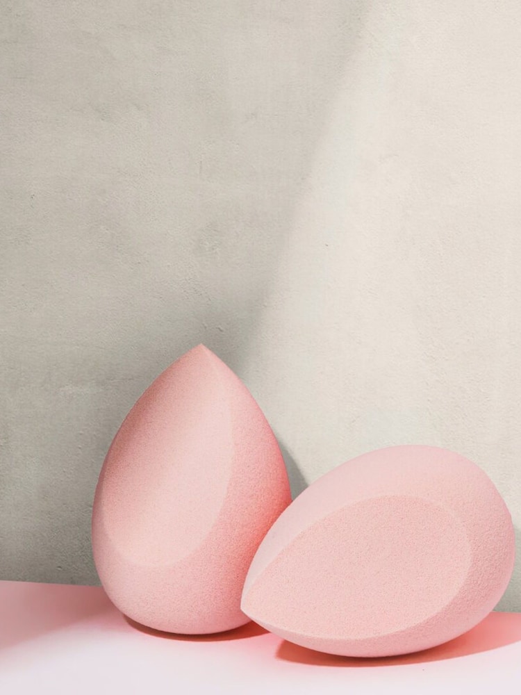 CLOMANÁ Beauty Marshmallow Makeup Sponge - Shape 1 - Image 3 of 3