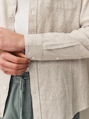 لون محايد - بياقة صغيرة - قميص بكُم طويل مصنوع من مزيج القطن والكتان - صورة 5 من 8