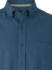 أزرق داكن - قميص كاجوال بتلبيس كلاسيكي من الكتان والقطن بأزرار كاملة من Savile Row Company - صورة 6 من 6