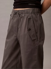 Calça cargo leve de algodão Calvin Klein joggers - Imagem 4 de 5
