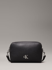 Schwarz - Calvin Klein Minimal Monogram Camera Bag - Bild 1 von 5