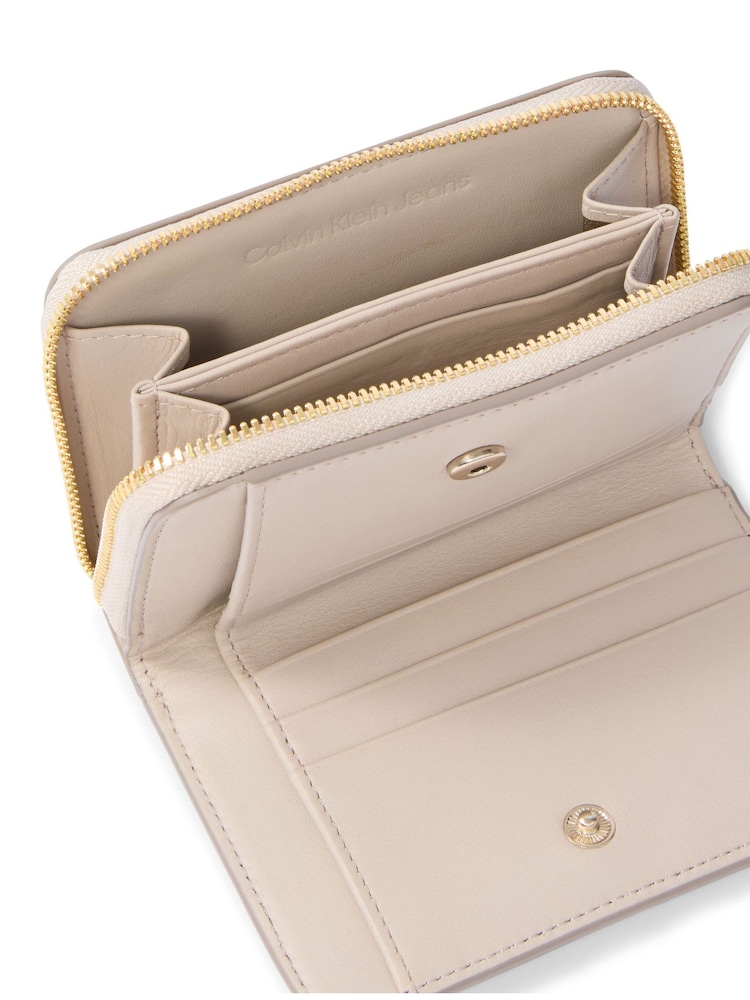 Calvin Klein White Minimal Monogram Leather Wallet - Image 3 of 3