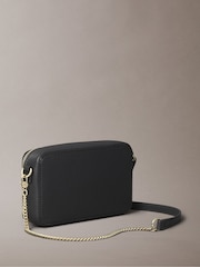 Schwarz/Grau - Calvin Klein Minimal Monogram Camera Bag - Bild 2 von 3