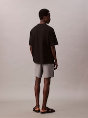 Shorts Calvin Klein Premium Terry Monograma - Imagem 2 de 5