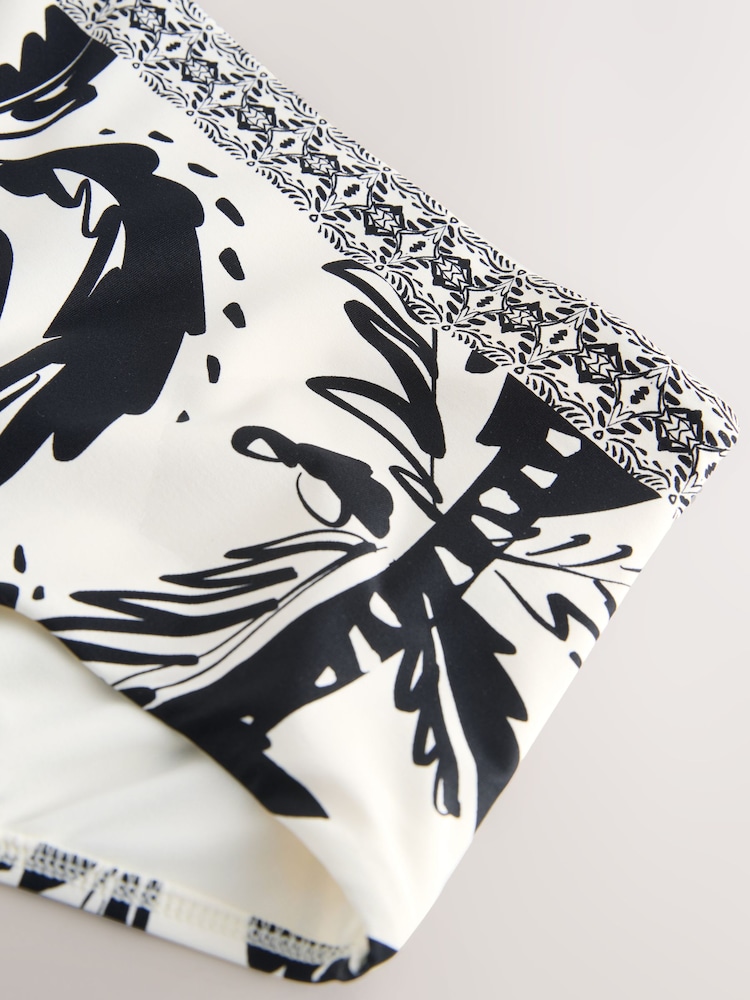 أسود/كريمي بنقشة نخيل - قطعة بيكيني سفلية بخصر مرتفع بتصميم حاكم لمنطقة البطن - صورة 4 من 4 أسود/كريمي بنقشة نخيل - قطعة بيكيني سفلية بخصر مرتفع بتصميم حاكم لمنطقة البطن - صورة 4 من 4