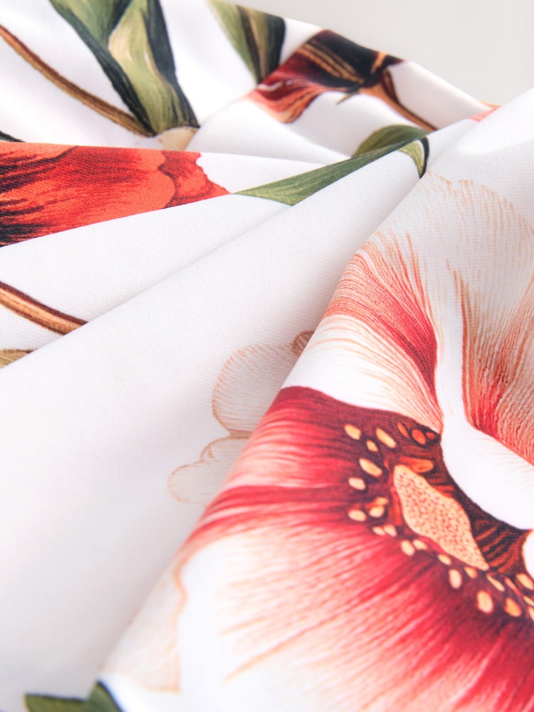 زهور أبيض/أحمر - بدلة سباحة ملفوفة للتحكم في البطن - صورة 8 من 8