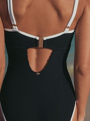 Schwarzer Crinkle mit weißen Spitzen - Tummy Control DD+ Badeanzug mit Bügel - Bild 5 von 9