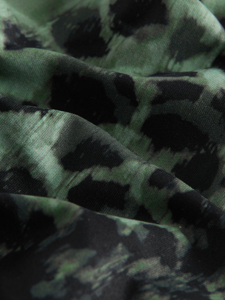 نقشة جلد فهد باللونين الأخضر والأسود - F-K Ultimate Support Tummy Control Wired Bandeau Swimsuit - صورة 7 من 7 نقشة جلد فهد باللونين الأخضر والأسود - F-K Ultimate Support Tummy Control Wired Bandeau Swimsuit - صورة 7 من 7