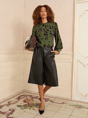 Love & Roses Crew Neck Long Sleeve Sequin Trim Blouse - Bild 3 von 4