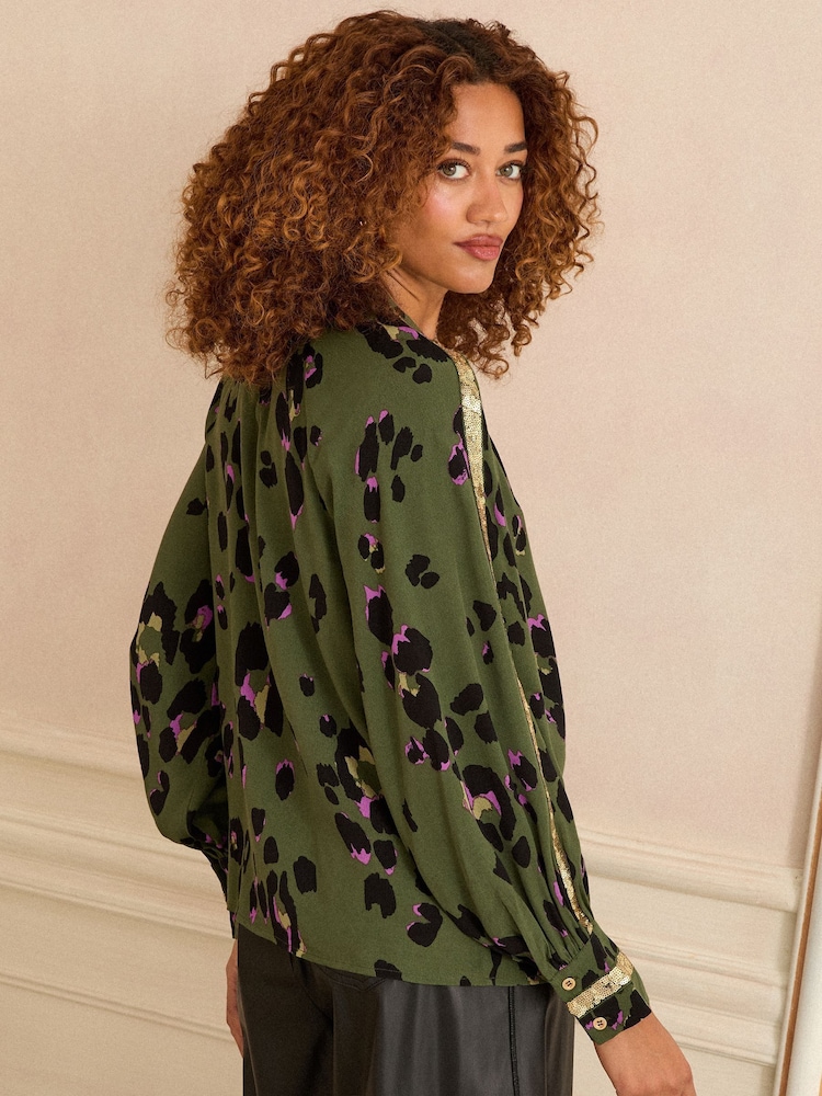 Love & Roses Crew Neck Long Sleeve Sequin Trim Blouse - Bild 4 von 4
