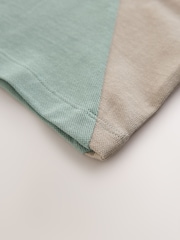 Salbeigrün/Neutral/Weiß - Kurzarm-T-Shirt im Colourblock-Design (3M.–7J.) (3M.–7J.) - Bild 3 von 4