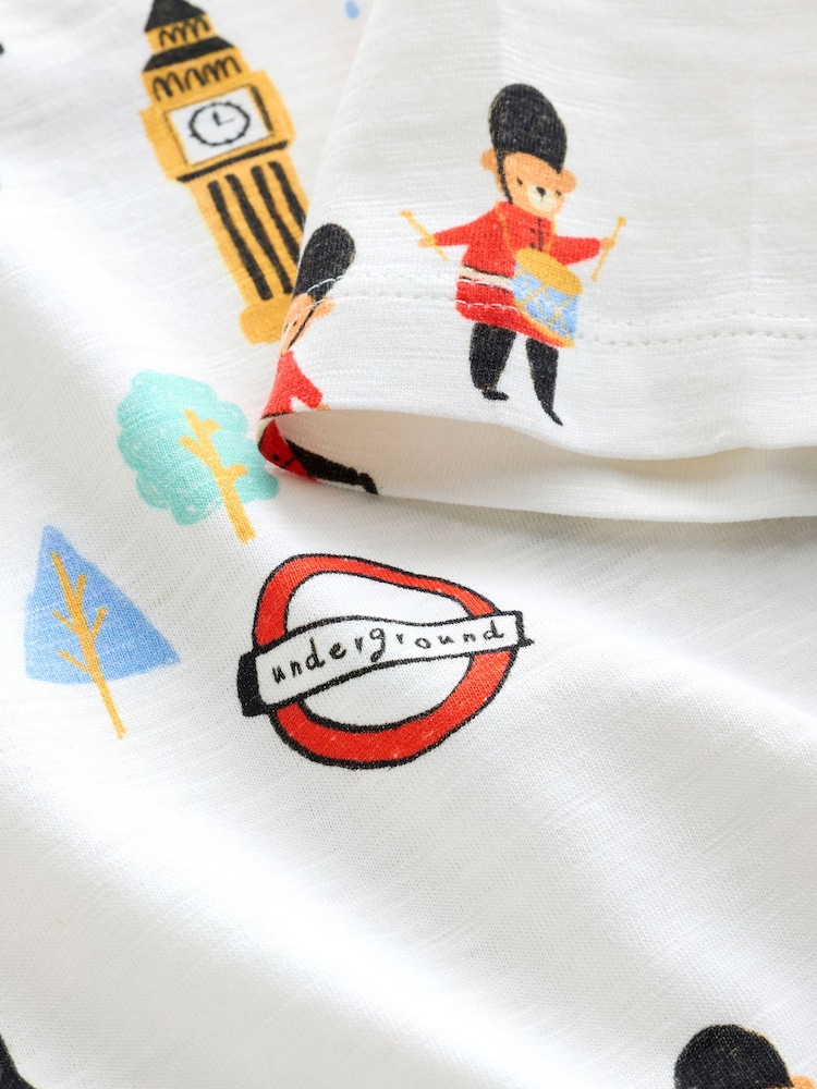 أحمر/أزرق London - Short Sleeve All Over Graphic Print T-Shirts 3 Pack (3mths-7yrs) - صورة 8 من 8 أحمر/أزرق London - Short Sleeve All Over Graphic Print T-Shirts 3 Pack (3mths-7yrs) - صورة 8 من 8