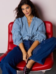 Marineblau, Herz - Denimbluse mit Herzstickerei, V-Ausschnitt und Puffärmeln - Bild 1 von 7