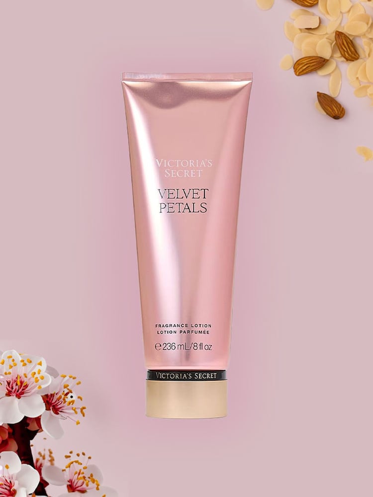Victoria's Secret Velvet Petals Body Lotion 236ml - Image 1 of 2 Victoria's Secret Velvet Petals Body Lotion 236ml - Image 1 of 2