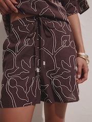 بني - شورت صيفي مطرَّز بتصميم غرز متداخلة - صورة 5 من 8