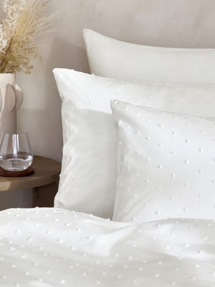 White 100% Cotton Woven Clip Jacquard Duvet Cover and Pillowcase Set - Image 3 of 3