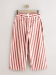 وردي مقلم - بنطلون جينز قصير من الدنيم خفيف الوزن بجيب على شكل رقعة - صورة 6 من 8