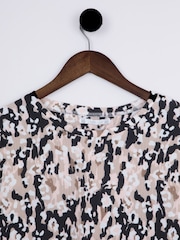 Lakeland Clothing Cream Josie Textured Top - Imagen 3 de 4