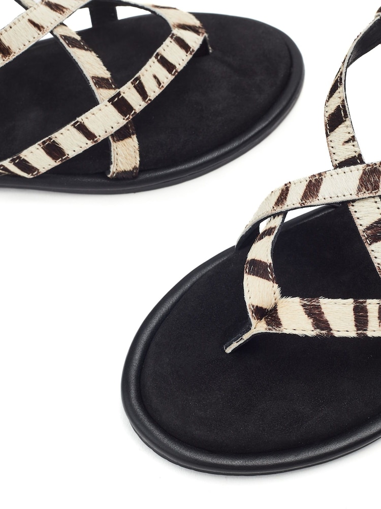 Animal - Moda in Pelle Animal Print Jacaran Flat Criss Cross Sandals - Imagen 4 de 4