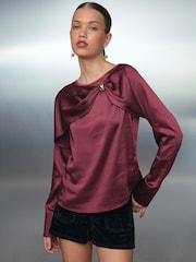 Burgunderrot - Long Sleeve Drape Blouse With Gold Hardware - Bild 1 von 7