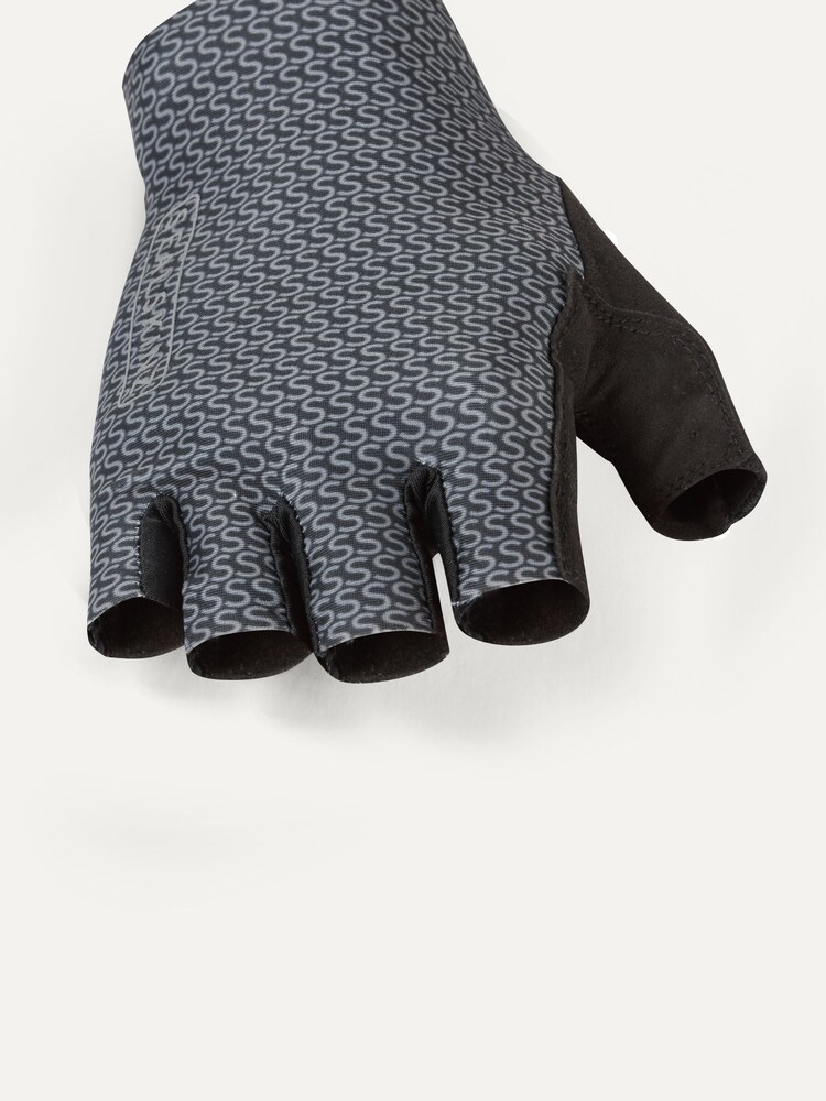 Sealskinz Dunston Single Layer Fingerless Black Cycling Gloves with Foam Padding - Image 2 of 3